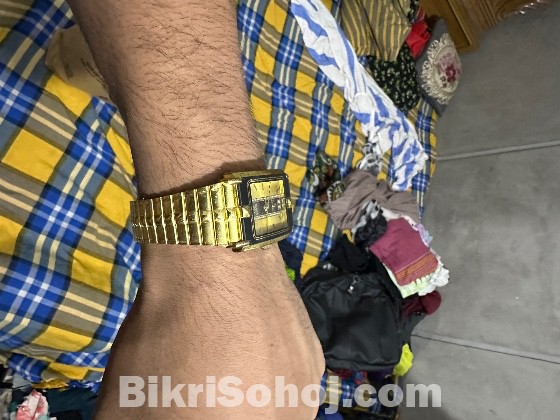 Vintage Style Golden Rectangular Quartz Watch